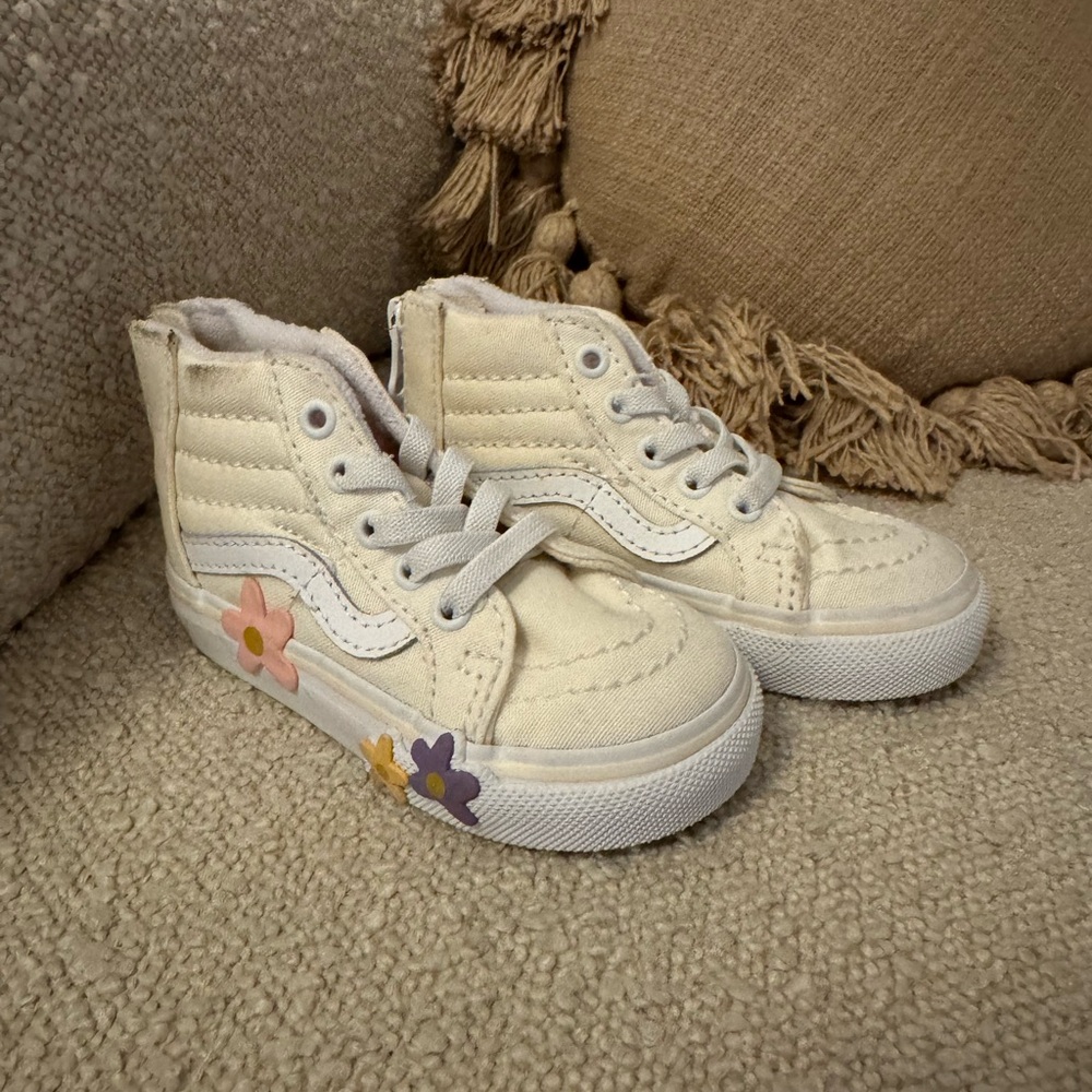 Vans Cream and Purple High-Top Sneakers with Wavy Stripe Design